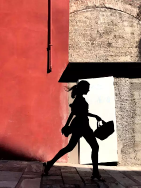 Corsican Photographer Captures Stunning Silhouette on iPhone X