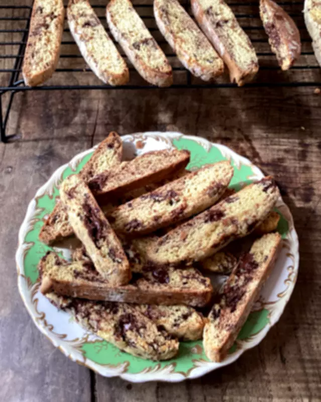 Crunchy Italian Tozzetti with Chocolate and Orange: Perfect Dipping Biscuits