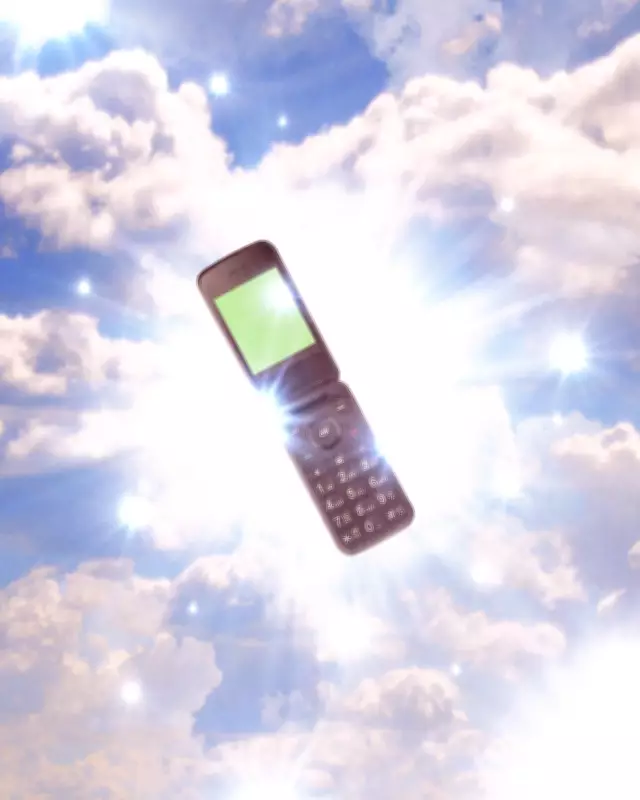 Dumbphone Evangelists Want You to Ditch Your Smartphone for Social Freedom