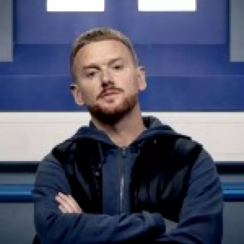 Gary's Suspicious Defense of Sarah Raises Eyebrows in Coronation Street