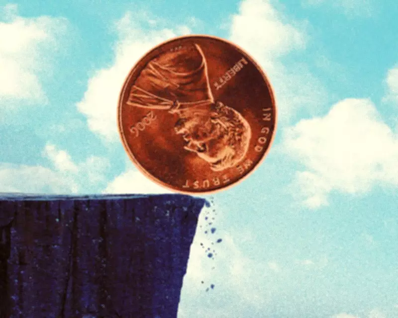 Global Financial Crisis Looms Amid US Political Dysfunction, Warns Economist