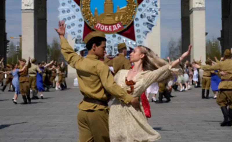 Global Photos: Victory Day Dance, Gaza Rubbish Removal, and More