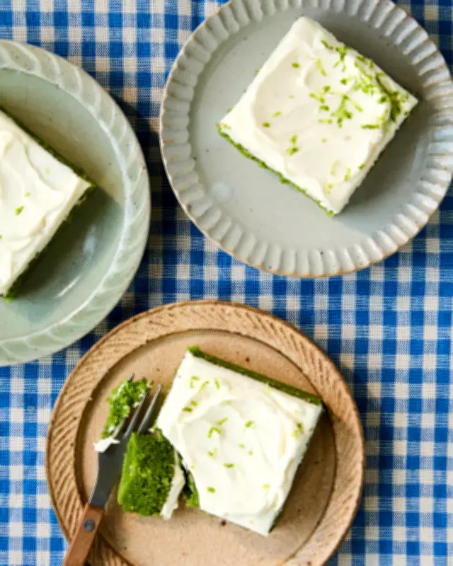 Helen Goh's Spring Spinach Sponge Cake with Cream Cheese Icing Recipe