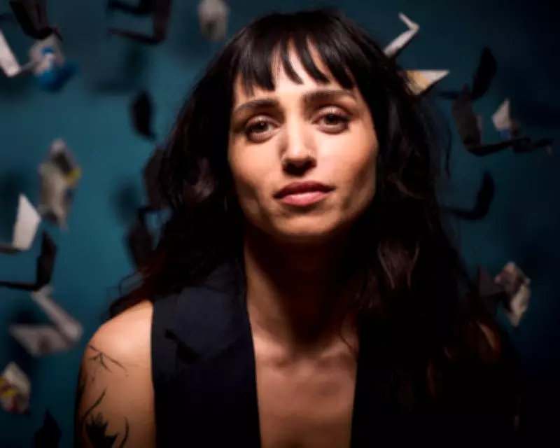 Kingfisher by Rozie Kelly Review: Lust at First Sight and Its Aftermath