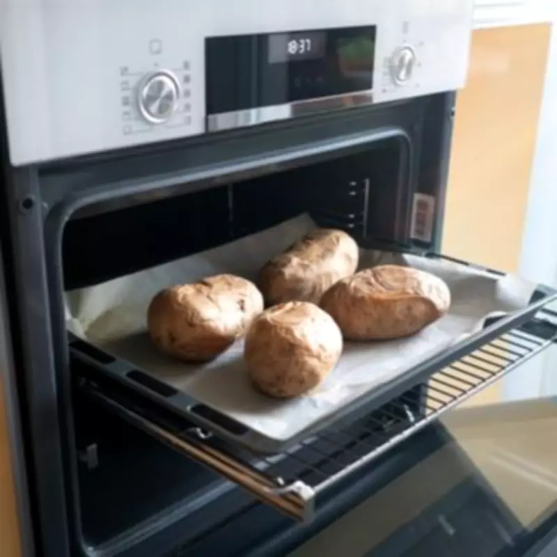 London Kiosk Claims to Sell UK's Largest Jacket Potatoes with 5-Star Reviews