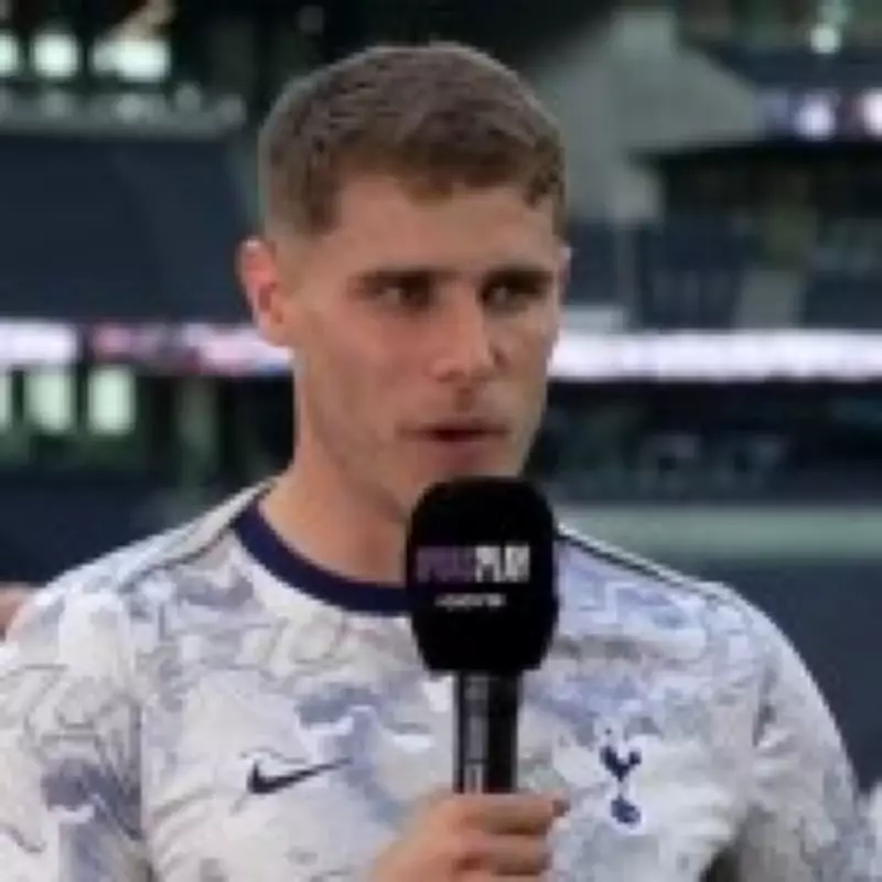 Micky van de Ven hints at Tottenham stay after Liverpool transfer links
