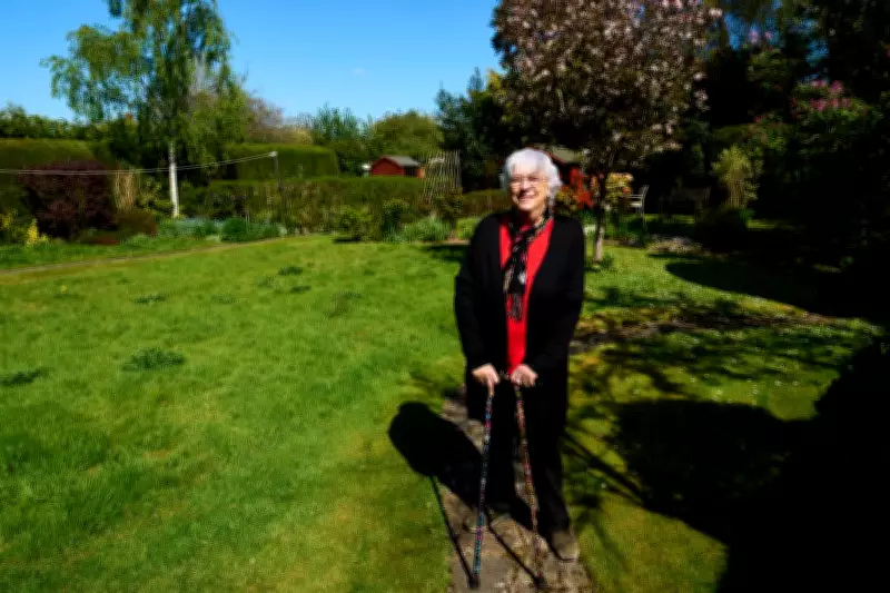 No Mow May Transforms English Gardens into Wild Havens for Biodiversity