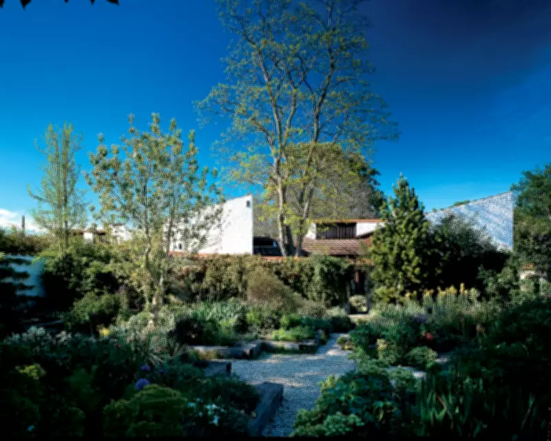 Peter Aldington, Architect of Modernist Houses, Dies at 93