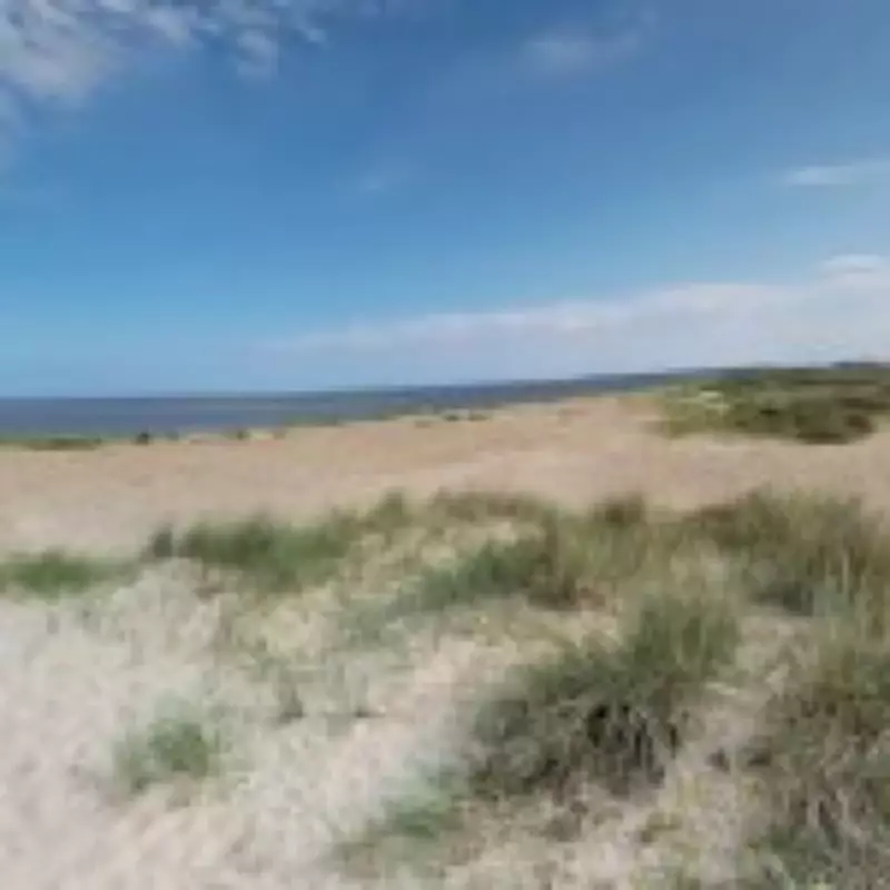 Two Teenage Girls Raped on Great Yarmouth Beach, Police Hunt Second Suspect