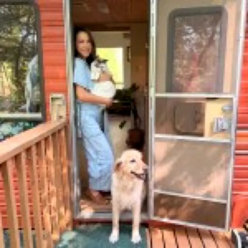 Woman Turns 1980s RV Into Dream English Cottage After Cotswolds Visit