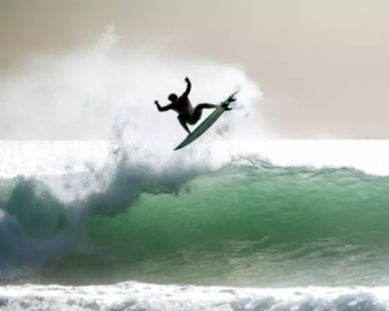 Yago Dora Stuns with Perfect 10 Aerial at New Zealand Pro Surfing Event