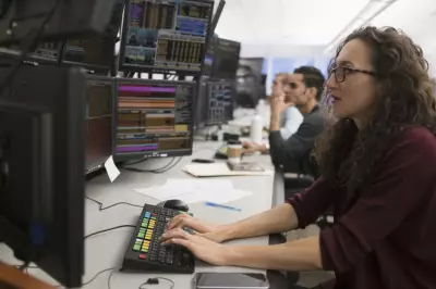 Gilt Traders Fear Labour Election Losses Could Fuel Borrowing Costs