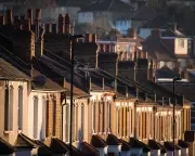 Britons Struggle with Mortgage Rates Since Iran War Began