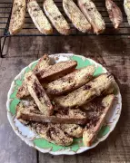 Crunchy Italian Tozzetti with Chocolate and Orange: Perfect Dipping Biscuits