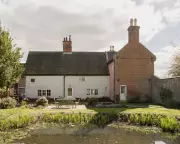 Fantasy House Hunt: Homes with Great Gardens for Parties in England
