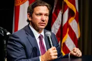 Florida Governor Signs Gerrymandered Map Boosting GOP in Midterms