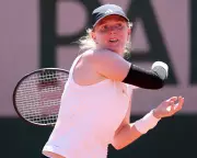 Fran Jones Falls Short in French Open Comeback Bid Against Bouzkova