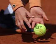 French Open 2026: Swiatek and De Minaur Lead Day Two Action at Roland Garros