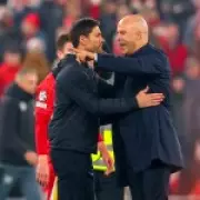 Gary Neville Predicts Arne Slot Will Stay at Liverpool After Xabi Alonso Joins Chelsea