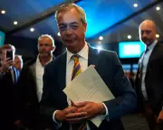 Healey Demands Farage Clarify £5m Gift's Ties to Russia, Iran