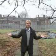 Hollywood Heir Locked Out of 'Downton Shabby' Mansion Vows to Fight Council