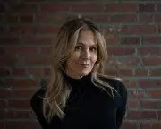 Jennie Garth on 90210 Fame, Midlife Crisis, and Her New Memoir 'I Choose Me'