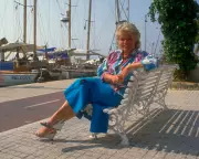 Judith Chalmers, TV Travel Show Host, Dies at 90