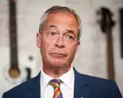 Labour Chair Gives Farage 24 Hours to Report Russian Phone Hack Claim