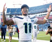 Seahawks' Smith-Njigba Jokes After Receiving Wrong NFL Trophy