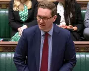 Senior Civil Servants to Get Bonuses for First Time in UK