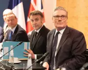 Starmer's Brexit Dithering: A Doomed Middle Path for UK