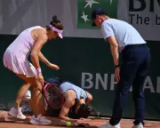 Swiatek Urges French Open to Change Court Layout After Injuries