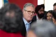 UK Borrowing Costs Waver as Starmer Refuses to 'Walk Away' After Election Blow