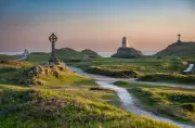 UK Coast Walks: Readers' Favourite Seaside Routes from Anglesey to Highlands