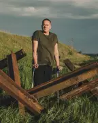 Ukrainian Soldier Survives Two Weeks as Russian Captive, Escapes with Captor