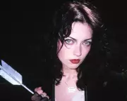 Violet Grohl's Debut 'Be Sweet to Me': Alt-Rock Nostalgia with Promise