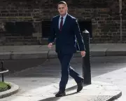 Wes Streeting Prepares Leadership Challenge Against Keir Starmer Amid Labour Turmoil