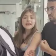 Woman Stabs Hairdresser Over Bad Haircut in Brazil Salon
