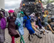 You Are Here Review: Danny Boyle's Pop-Culture Tribute Dazzles Despite Flaws