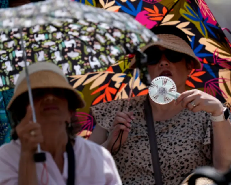 5 Expert Tips on What to Wear in Extreme Heat Waves