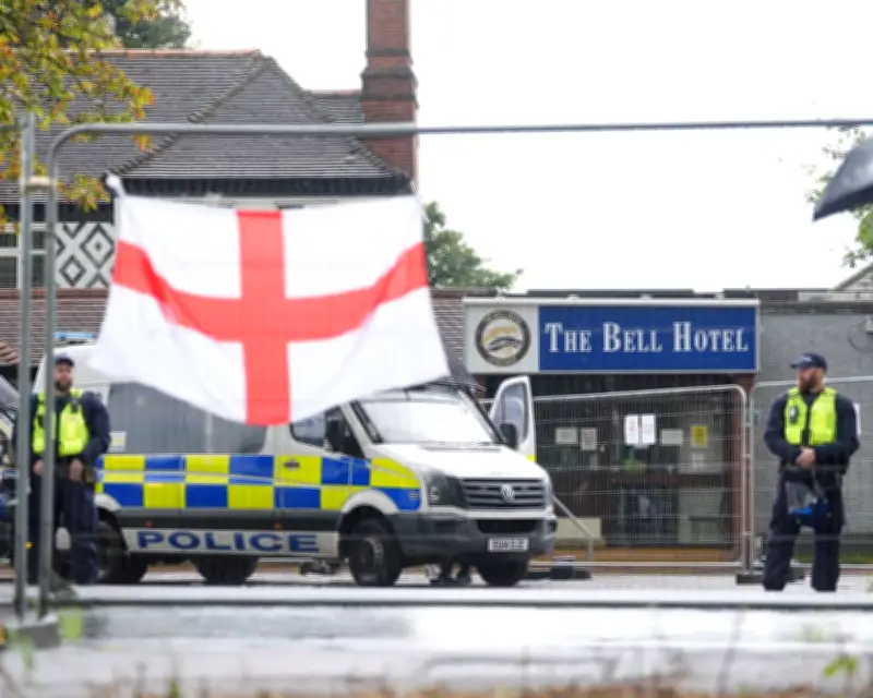 Asylum seekers removed from Epping hotel targeted by far-right as Home Office ends contract