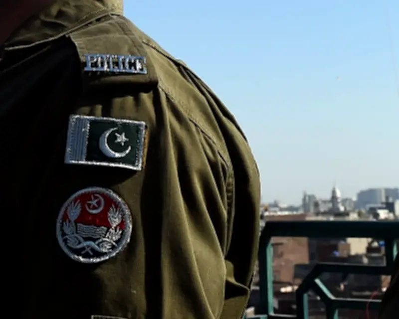 Australian Girl Killed in Pakistan as Police Fire on Car Mistaken for Robbers
