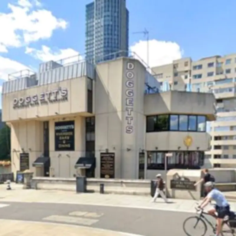 Award-Winning London Pub with Stunning Thames Views and Great Food