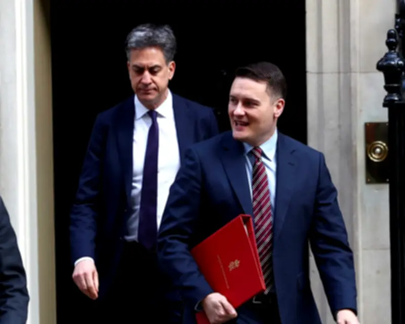 Burnham supporters split over Miliband vs Streeting for chancellor