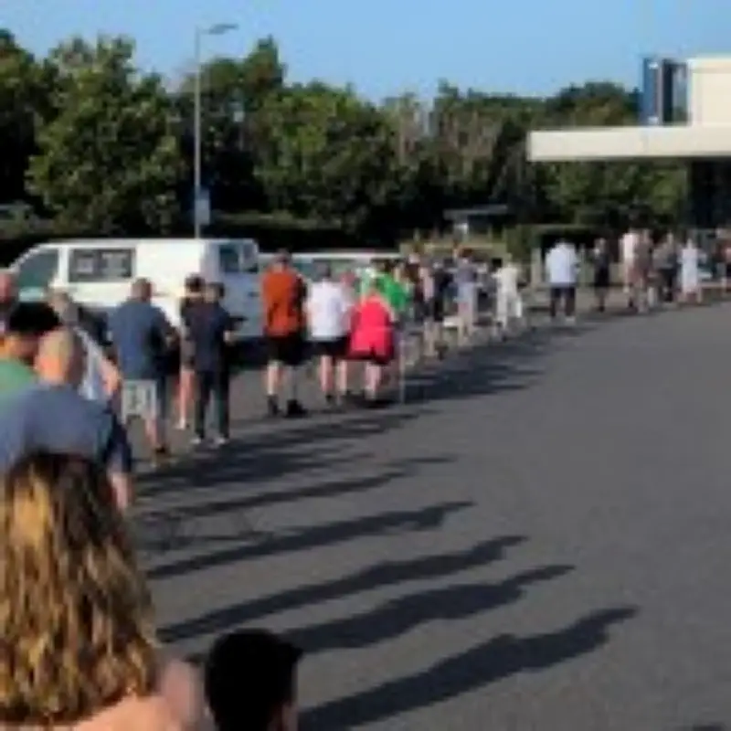 Covid-style queues return as shoppers rush for Lidl air con units