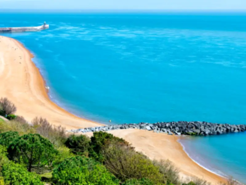Hidden Kent beach with turquoise water 'feels like Spain' an hour from London