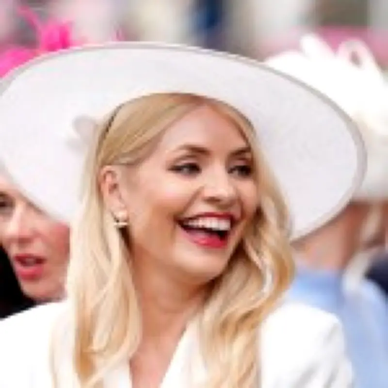 Holly Willoughby flashes cheeky phone message at Royal Ascot