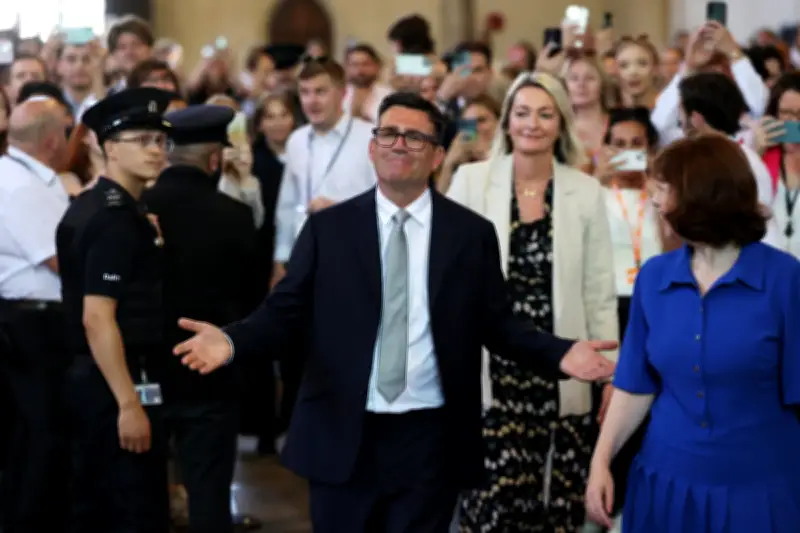 In Pictures: Starmer and Burnham's Contrasting Days
