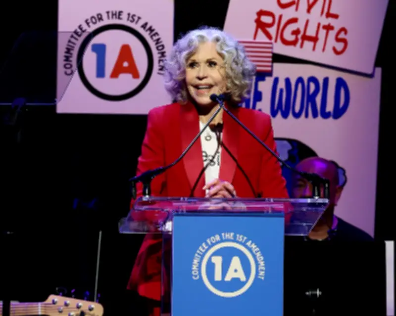 Jane Fonda, De Niro, Midler Rally Against Trump at First Amendment Concert
