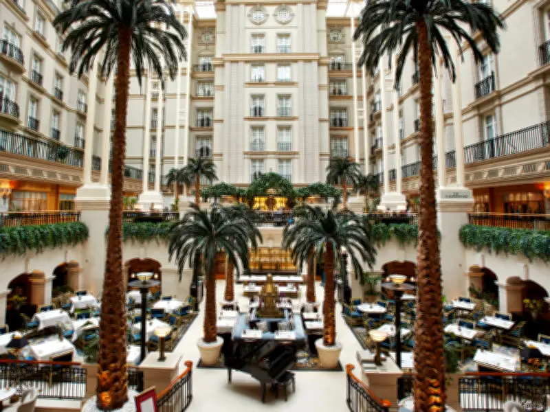 Landmark London: Grand Railway Hotel with Luxurious Rooms and Atrium